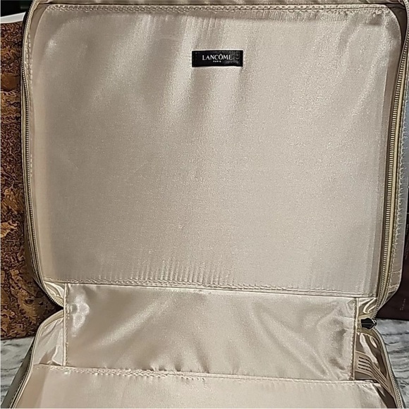 LaCome  travel cosmetic gold bag NWOT - Picture 3 of 6